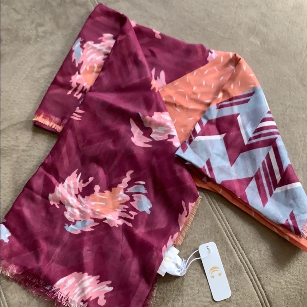 Beautiful colors in this new scarf, great design